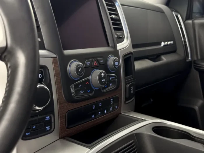 RAM CLASSIC 5.7 V8 GASOLINA LARAMIE 2023 - Imagem 9