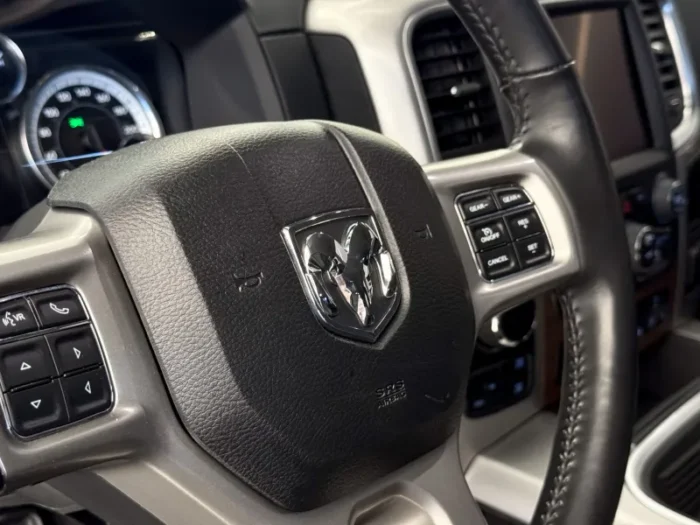 RAM CLASSIC 5.7 V8 GASOLINA LARAMIE 2023 - Imagem 7