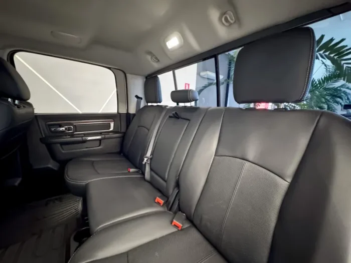 RAM CLASSIC 5.7 V8 GASOLINA LARAMIE 2023 - Imagem 16