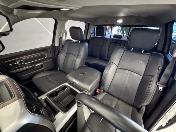 RAM CLASSIC 5.7 V8 GASOLINA LARAMIE 2023 - Imagem 11