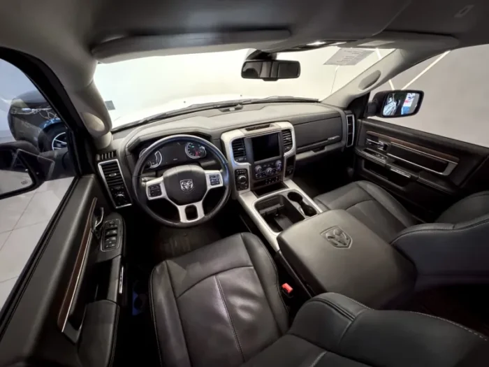 RAM CLASSIC 5.7 V8 GASOLINA LARAMIE 2023 - Imagem 10